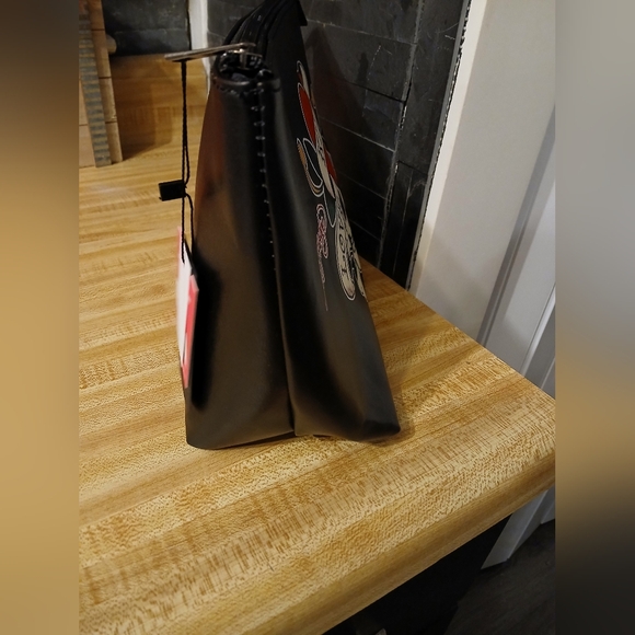 Ed Hardy NWT Large Black Skull Cosmetic Case - Picture 4 of 5